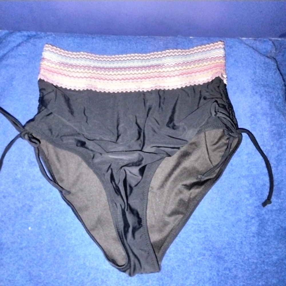 Bikini - Picture 5 of 7